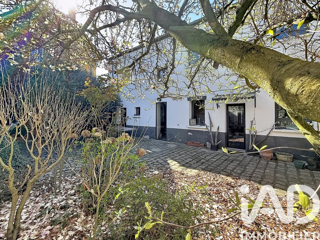 Jardin - Villa de Luxe avec Cour Pavée à Wissous