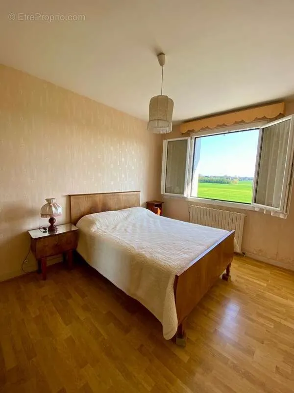 Bedrooms - House with Panoramic View and Troglodyte Cellars in Luynes
