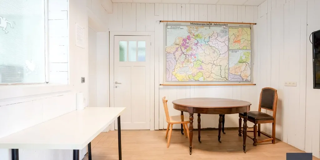 Office - Renovated Property with Courtyard in Ledeberg