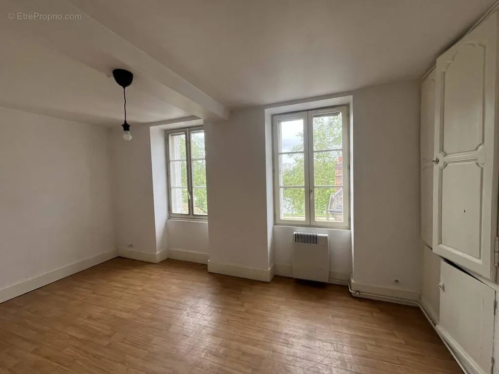 Pièces - Appartement Lumineux avec Vue sur la Loire à Orléans