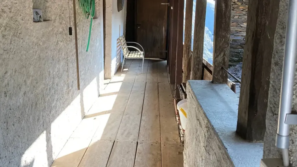 hallway_entrance