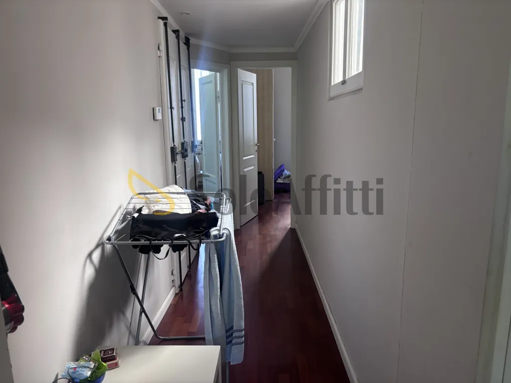 Esik - Shared Apartment with Balcony in Florence