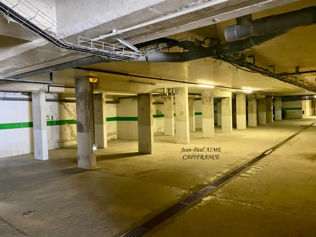 Garage - Appartement Duplex avec Piscine à Barjac