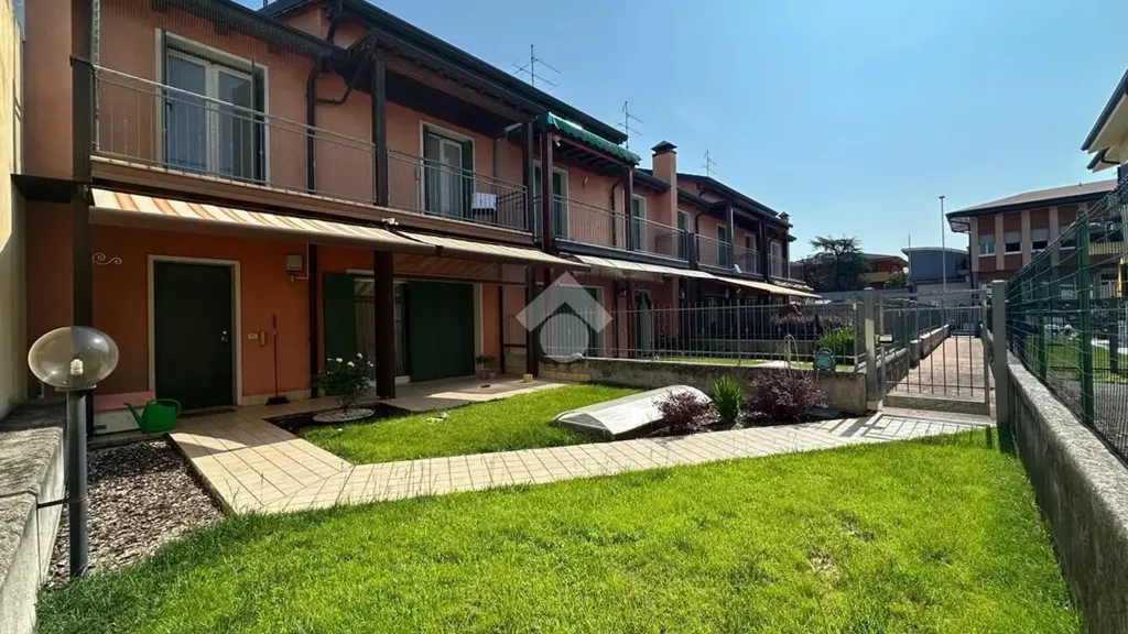 Aed - Terraced Villa with Private Garden in Bussolengo