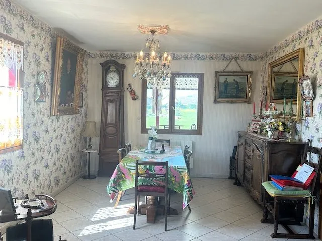 Salle à manger - Maison de Caractère avec Jardin dans Environnement Calme