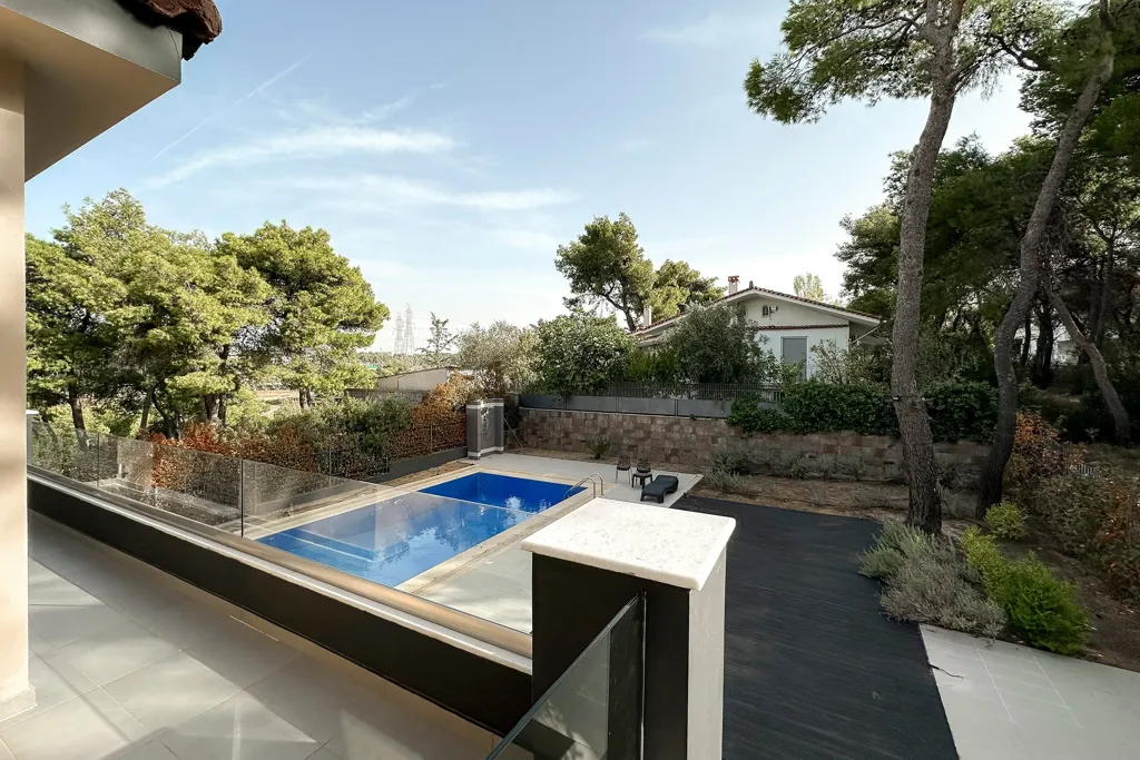 5-bedroom house in Athens