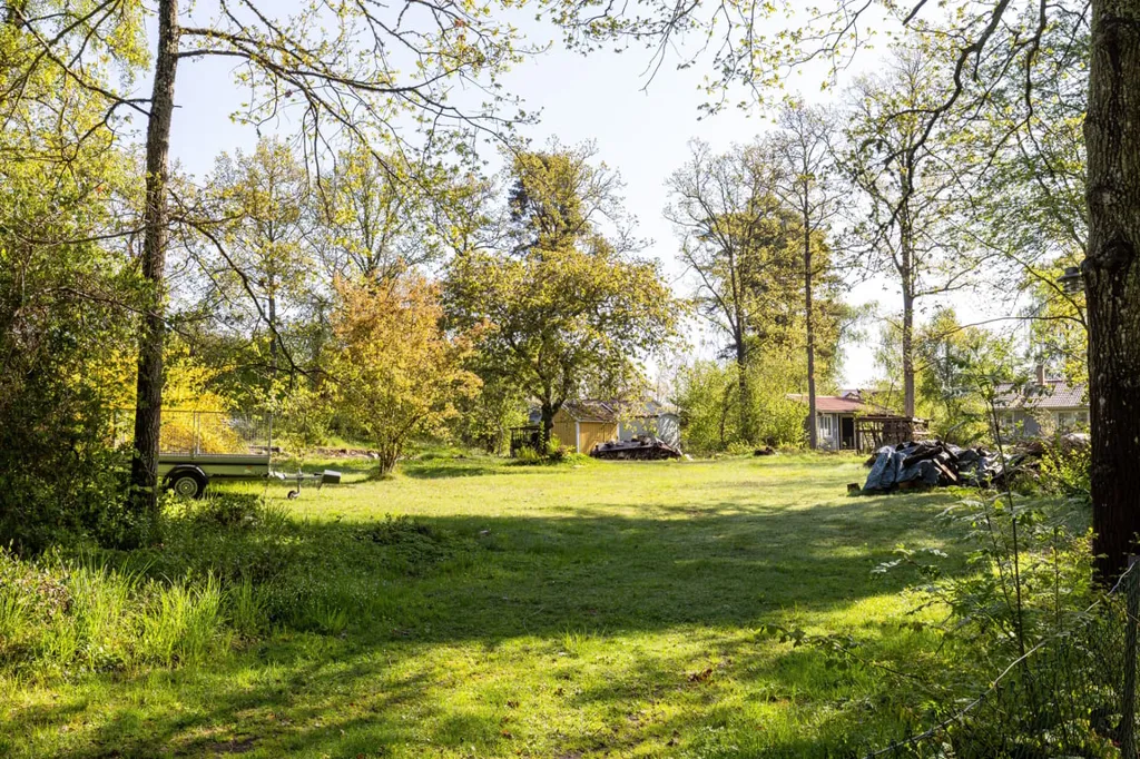 Jardin - Generous Plot in Scenic Dunö