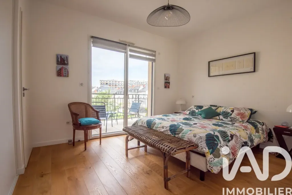 Bedrooms - 6-Piece Apartment with Terraces in Rue des Arènes