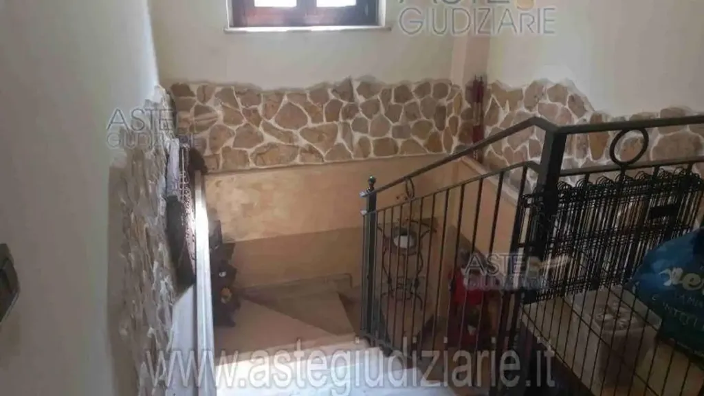 Pièces - Villa with Private Garden in Mentana
