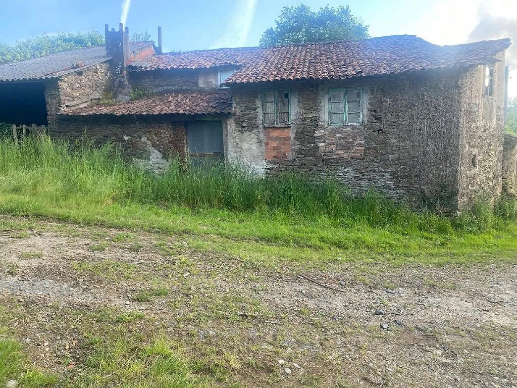 Välivaade - Restoration-Ready Stone Chalet in Pino (O)