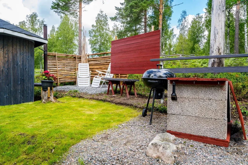 Aed - Charming Cottage with Lake View in Örebro