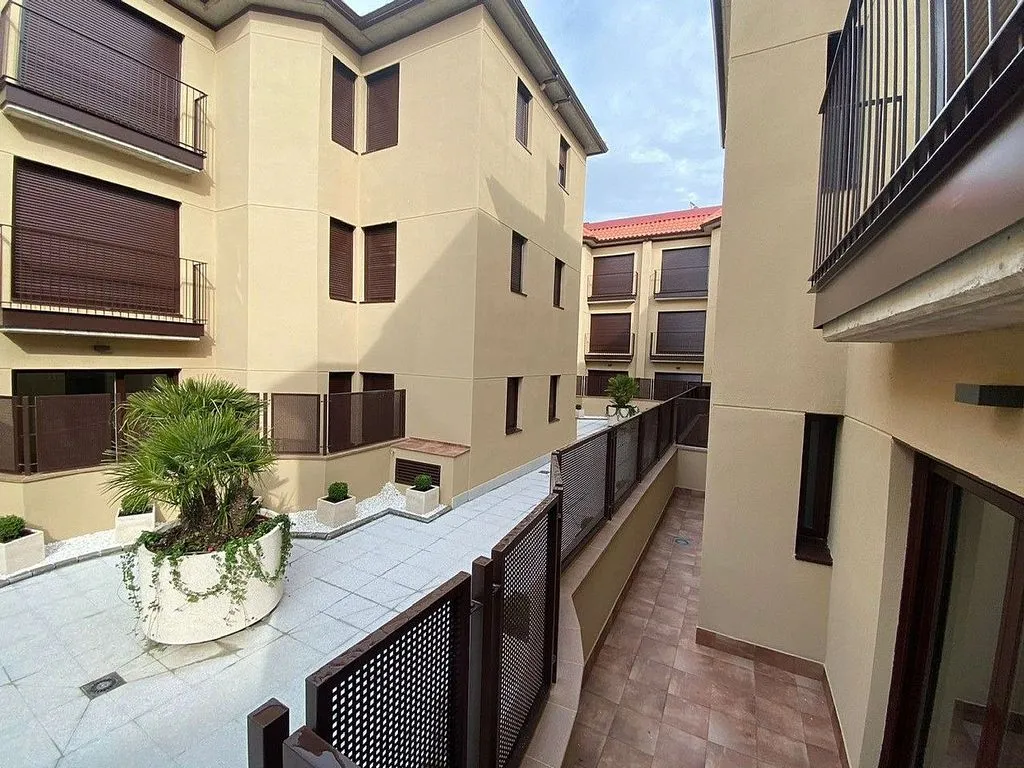 Jardin - Modern Flat with Balcony in Campo Street