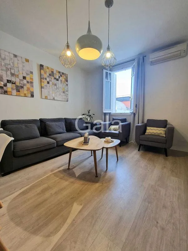 Elutuba - Modernised Flat with South Light in Trafalgar
