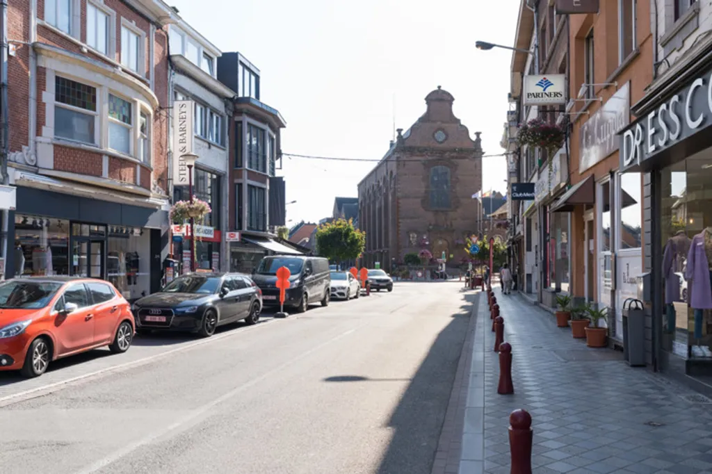 Renovated Flat with Terrace in Town Centre