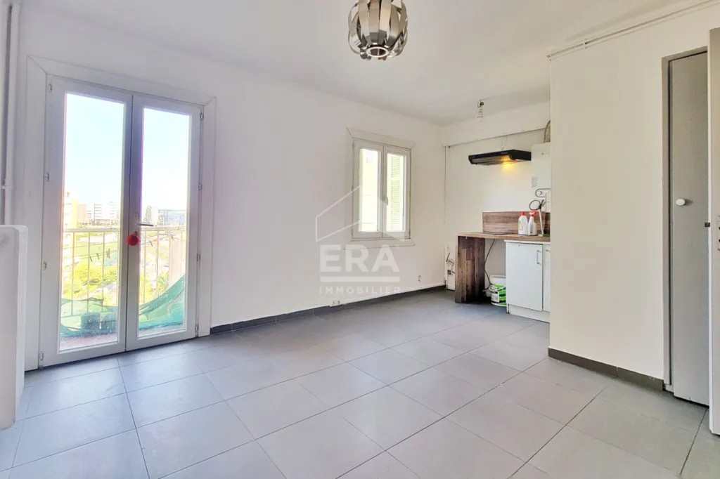 Köök - Renovated 2-Bed Apartment with Balcony in Nice