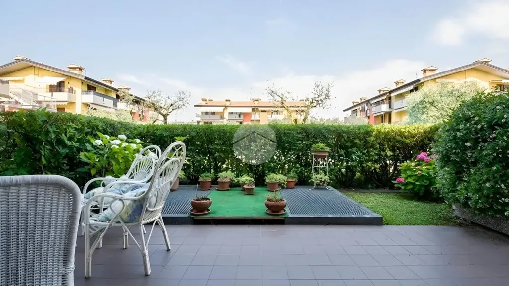 Terrass - Rustic Apartment with Private Garden in Sirmione