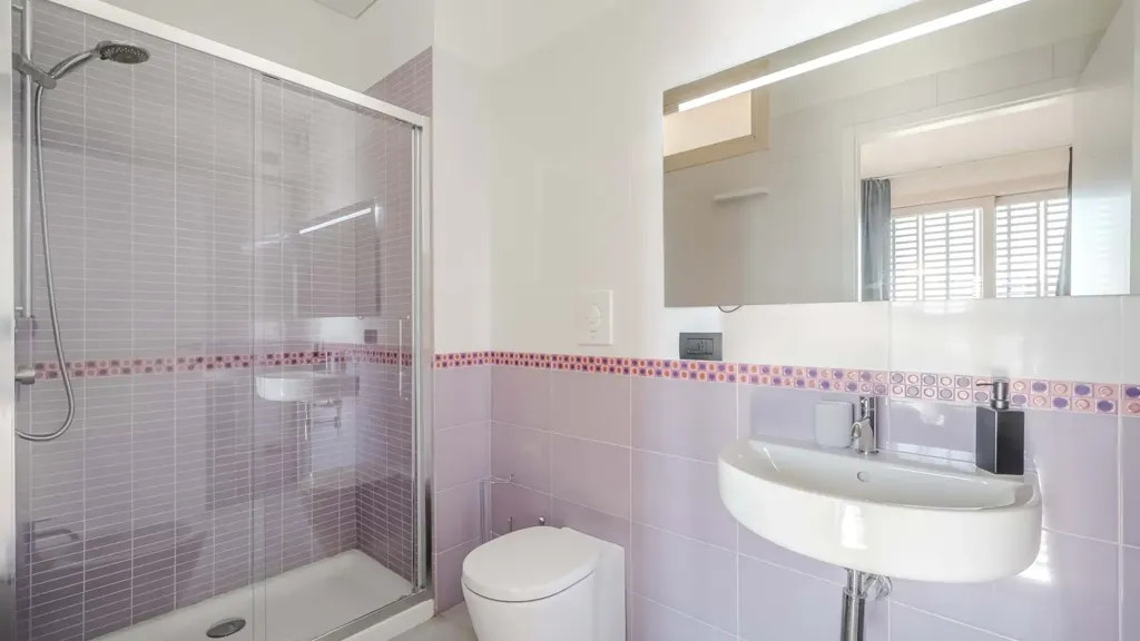 Salles de bain - Apartment with City View and Pool in Milan