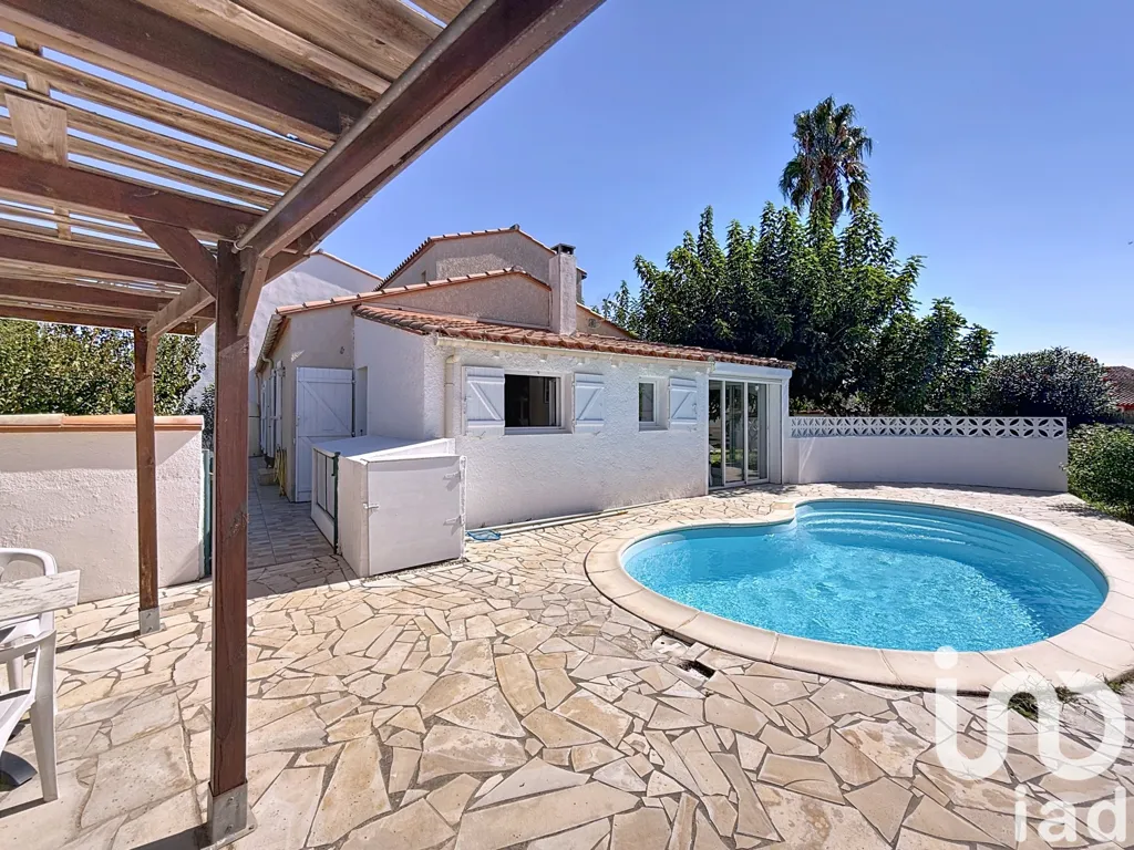 Piscina - Three-Faced House with Pool in Bompas