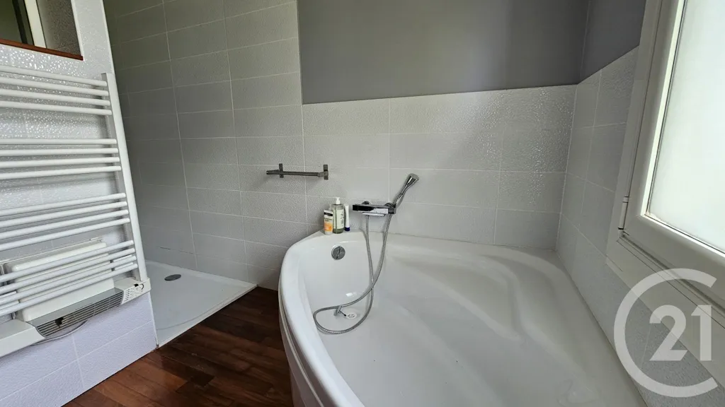 Salles de bain - Maison avec Piscine à Mamirolle