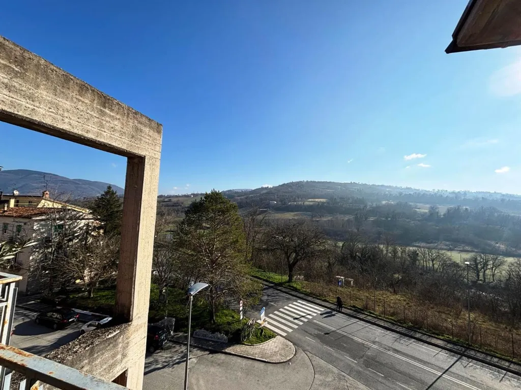 Rõdu - Apartment with Panoramic Terrace in Castelraimondo