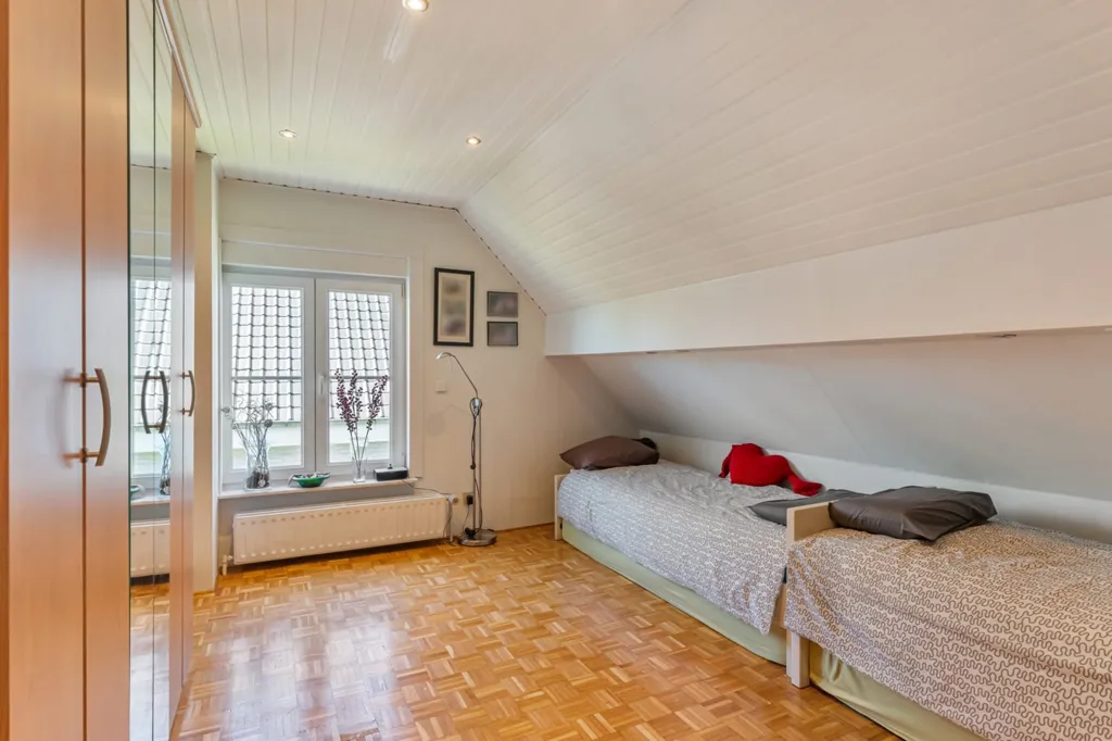Chambres - Villa Rénovée avec Garage à Erps-Kwerps
