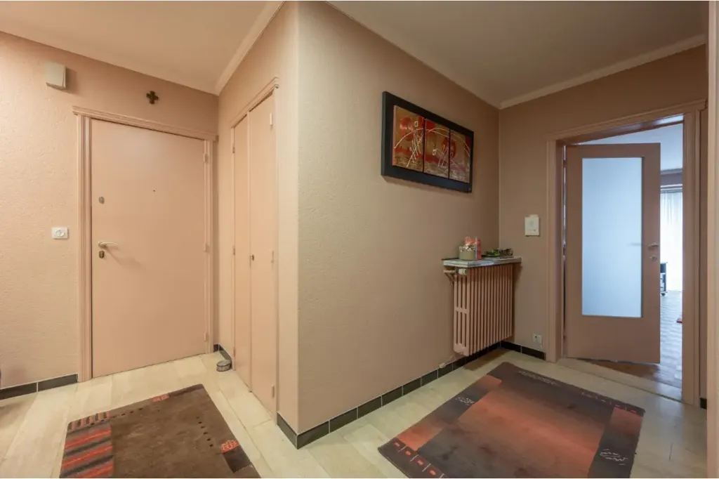 hallway_entrance
