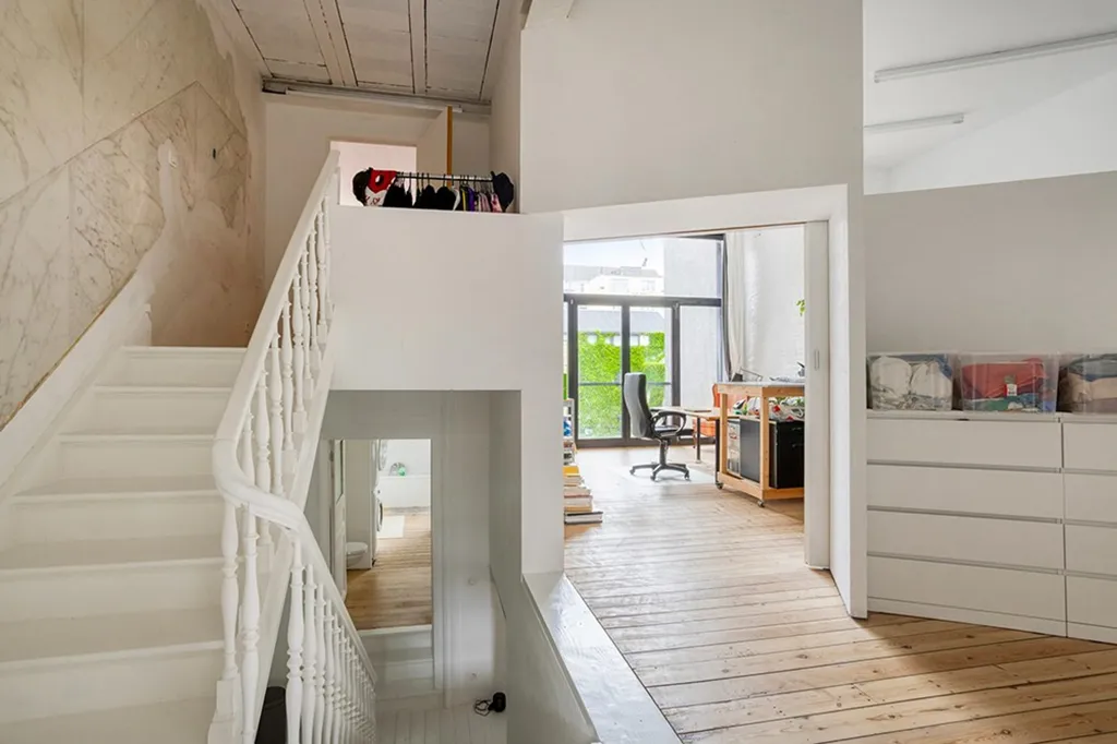 Pièces - Maison Rénovée avec Terrasse à Proximité de 12 m²