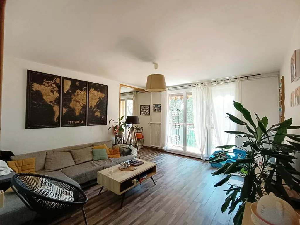 Elutuba - Apartment with Balcony in Istres