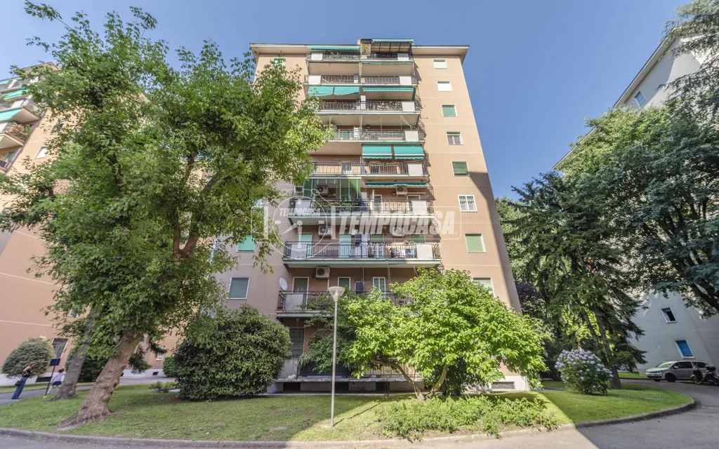 Välivaade - Bright Triplex Apartment with Metro Access in Milan