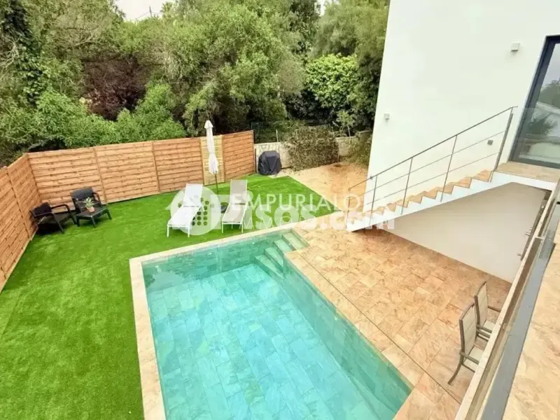 Piscine - Chalet with Private Pool in Carrer de Navarra