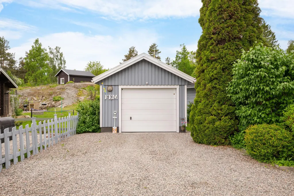 Välivaade - Cottage with Garden and Sea View in Uttervik