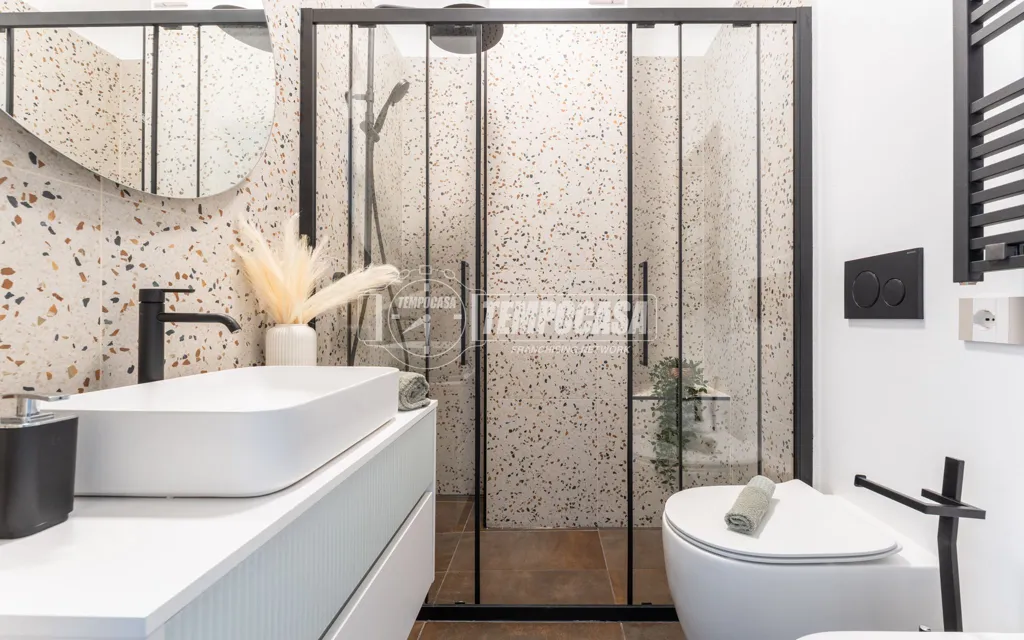 Salles de bain - Rustic-Style Apartment with Balcony in Milan