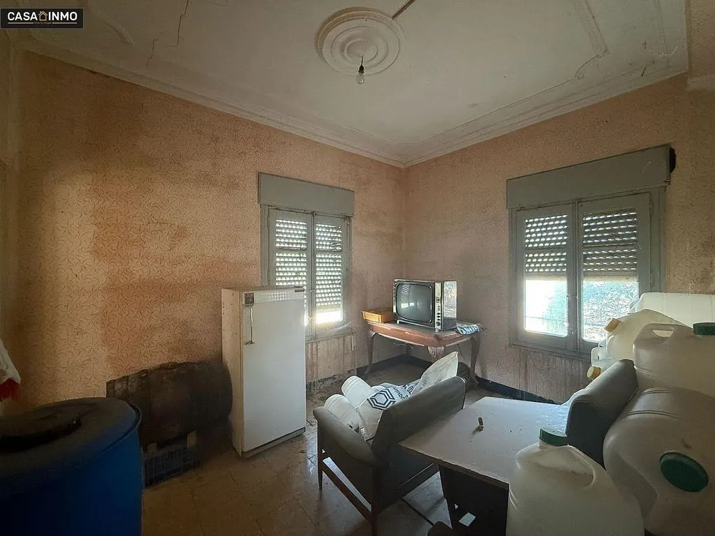 Bureau - Rustic Farmhouse with Garden in Barbastro