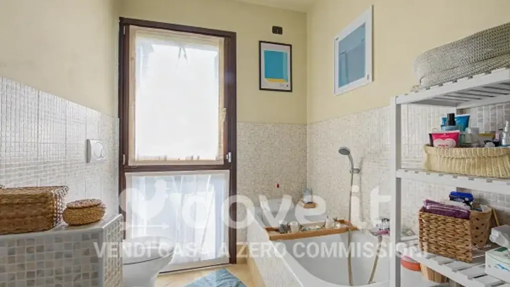 Bagni - Three-bedroom Apartment with Terrace in Parma