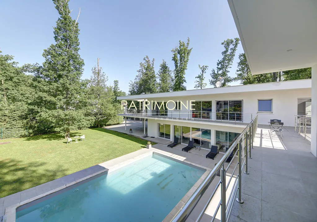 Piscina - Architectural House with Pool in Feucherolles