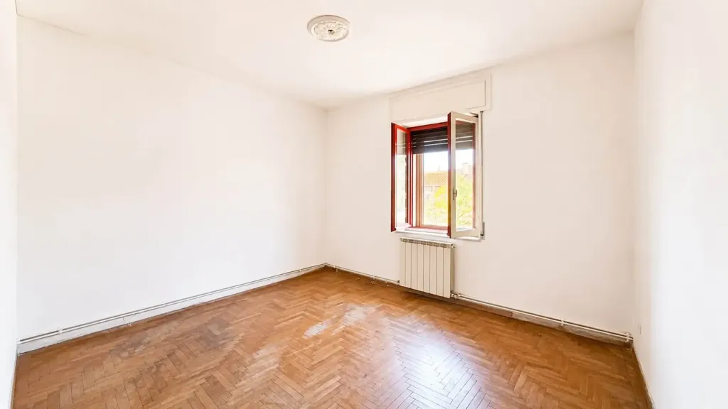 Pièces - Spacious Apartment to Modernise in Trieste