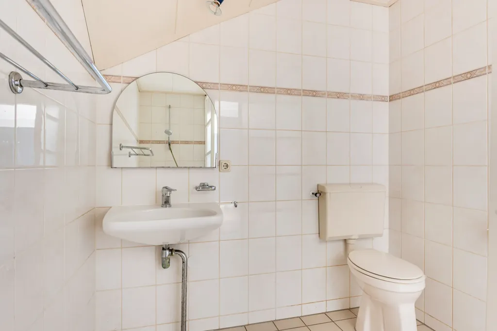 Vannitoad - Spacious Renovated Semi-Detached House in Heiloo
