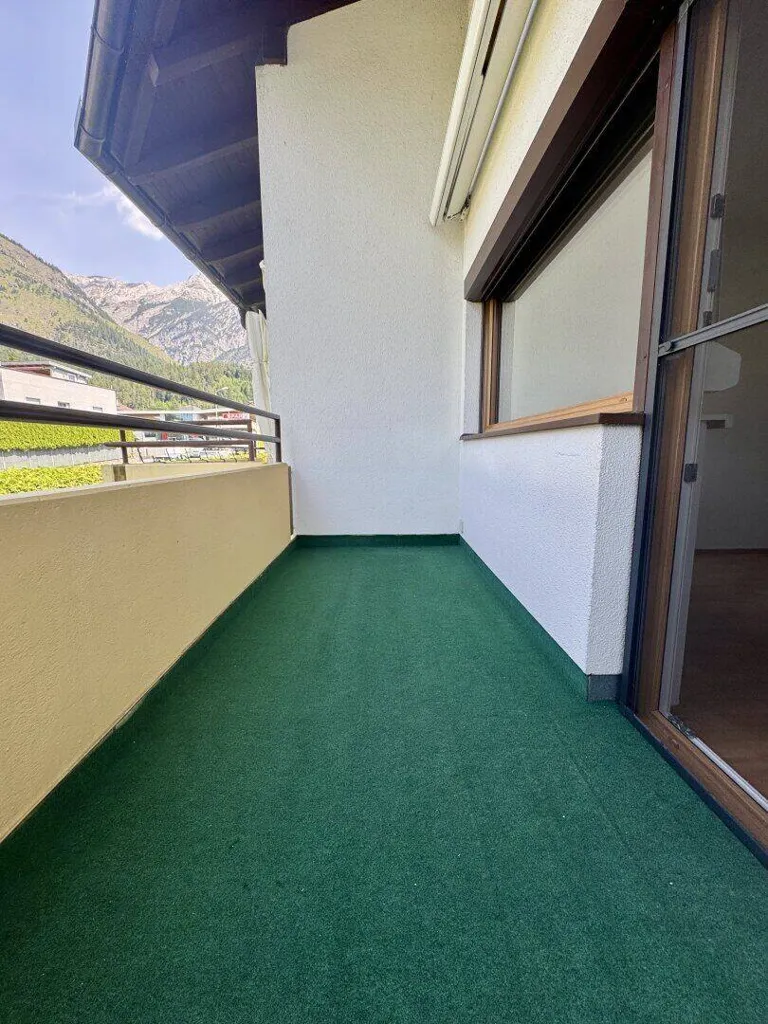 Balcon - 3-Bedroom Apartment with Balcony in Absam