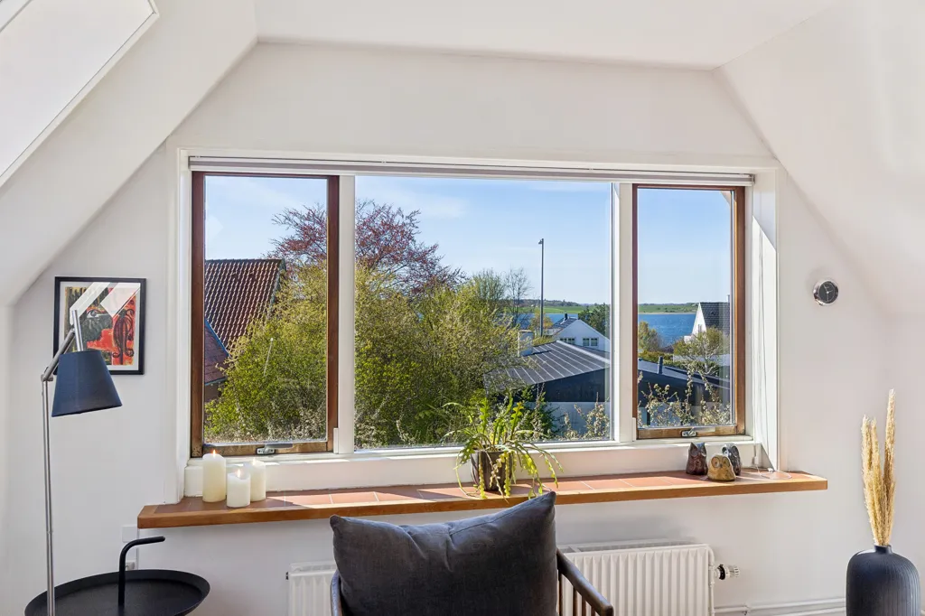 Séjour - Murermestervilla with Large Windows in Roskilde