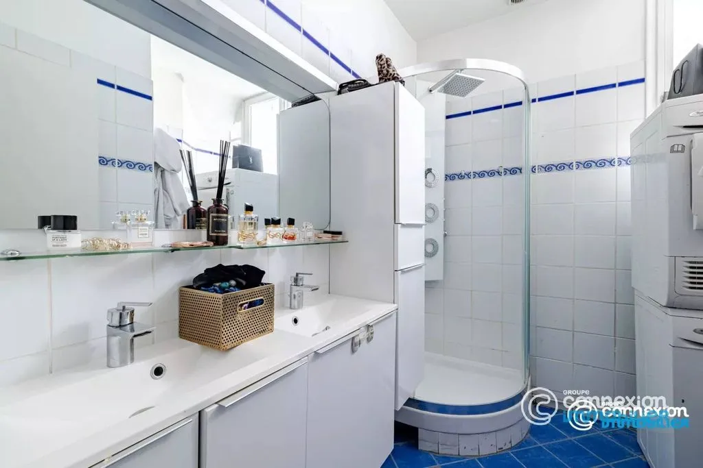 Salles de bain - Appartement Familial avec Triple Exposition à Paris