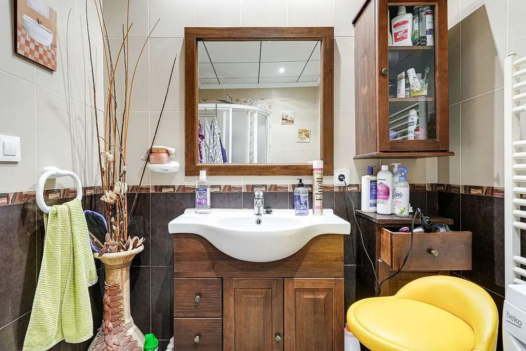 Bathrooms - Chalet with Pool and Terrace in Mont-Roig