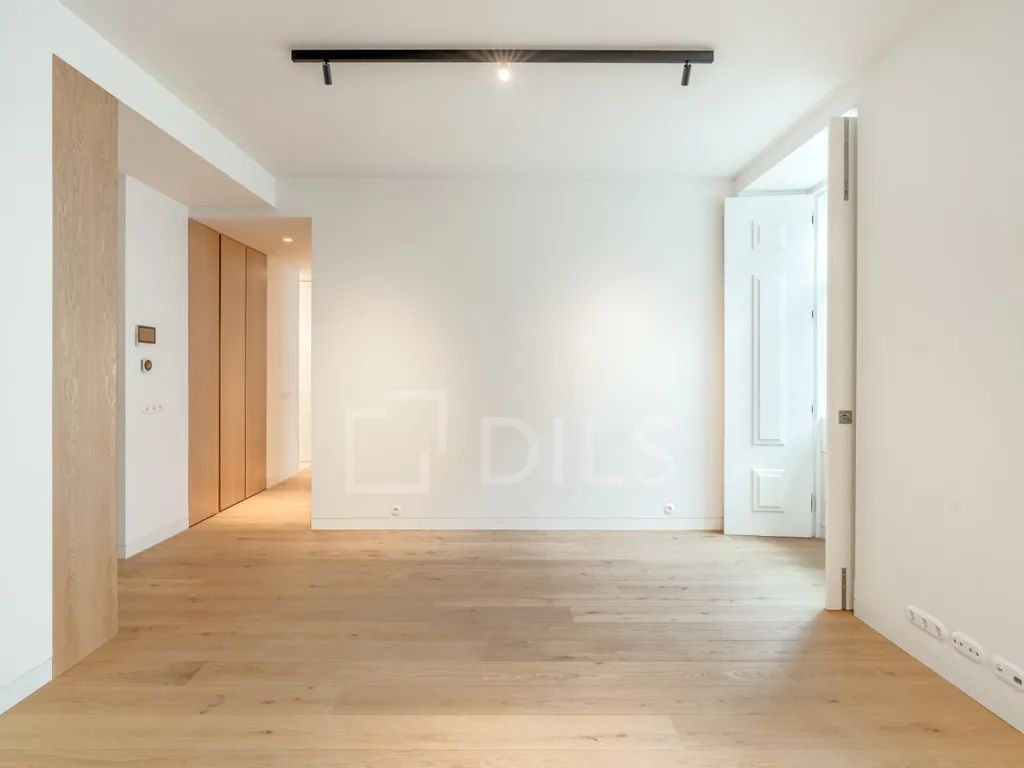 Toad - Luxury Flat with Historic Facade in Chiado, Lisbon