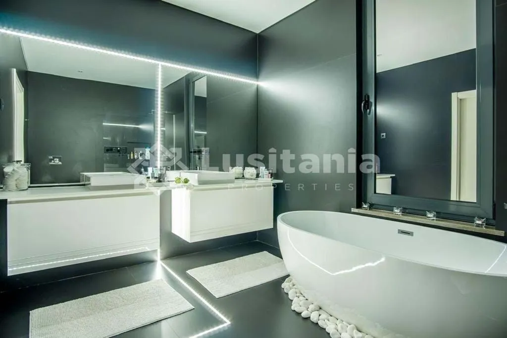 Bathrooms - Luxury Villa Next to Golf Course in Vilamoura