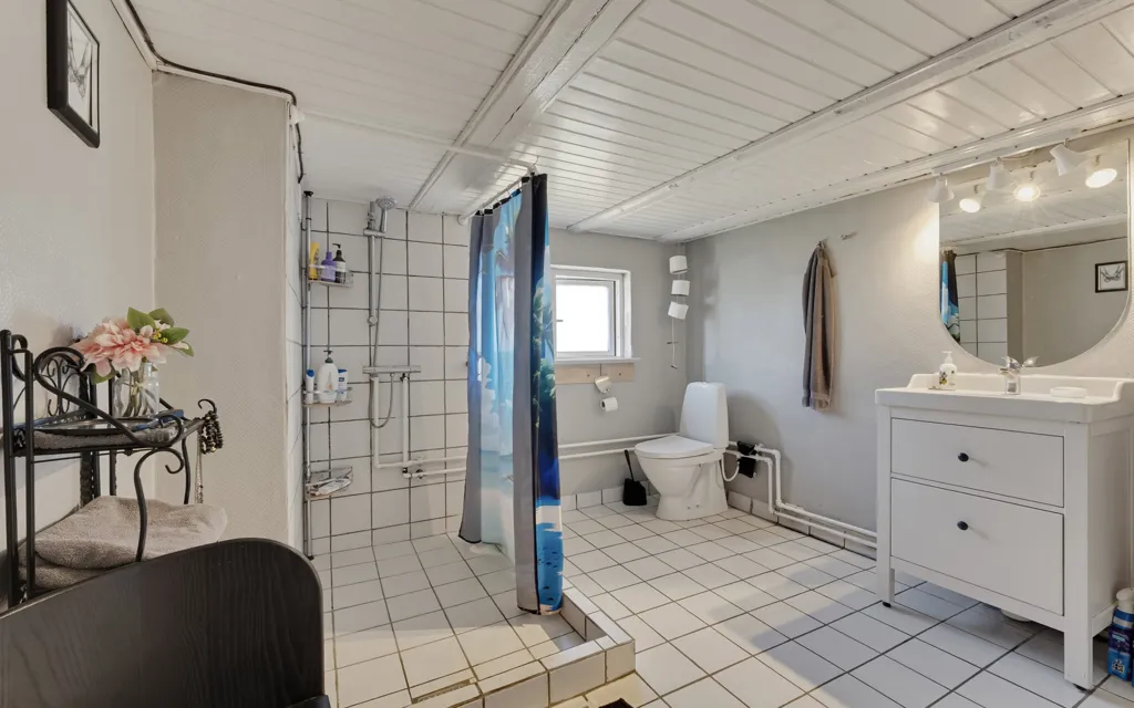 Bagni - Traditional Longhouse with Workshop in Countryside