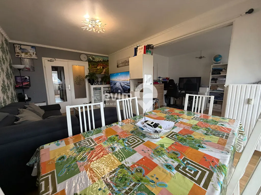 Söögituba - Spacious 4-Bed Flat Near Gare in Dynamic Area