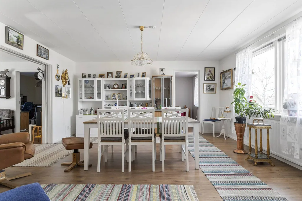 Salle à manger - Two-Storey Villa with Balcony in Mellerud