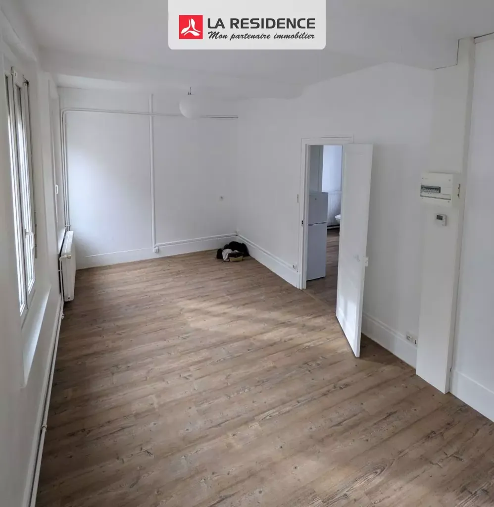 Zimmer - Characterful 1940s Building with Private Gardens in Les Andelys
