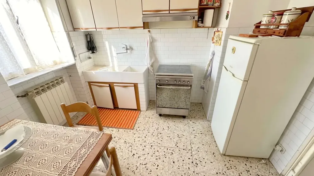 Cuisine - Spacious Apartment with Balcony in Pozzolo Formigaro