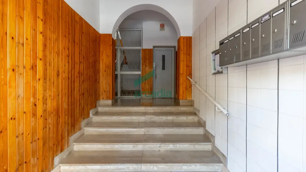 Entrée - 4-Bedroom Apartment with Balcony in Bari