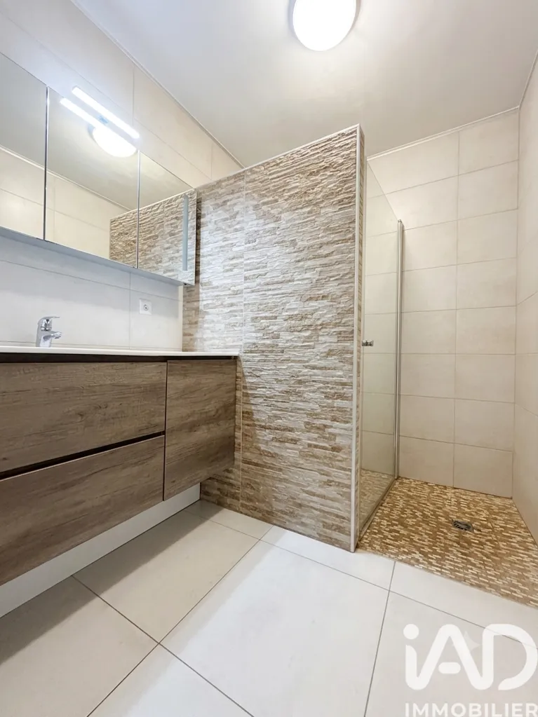 Salles de bain - Maison Traditionnelle avec Studio à Canet-en-Roussillon